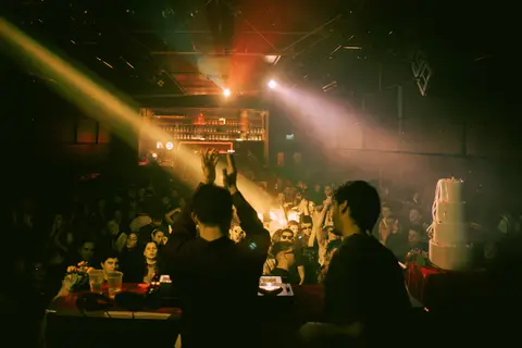 Dee Vek — foto 1